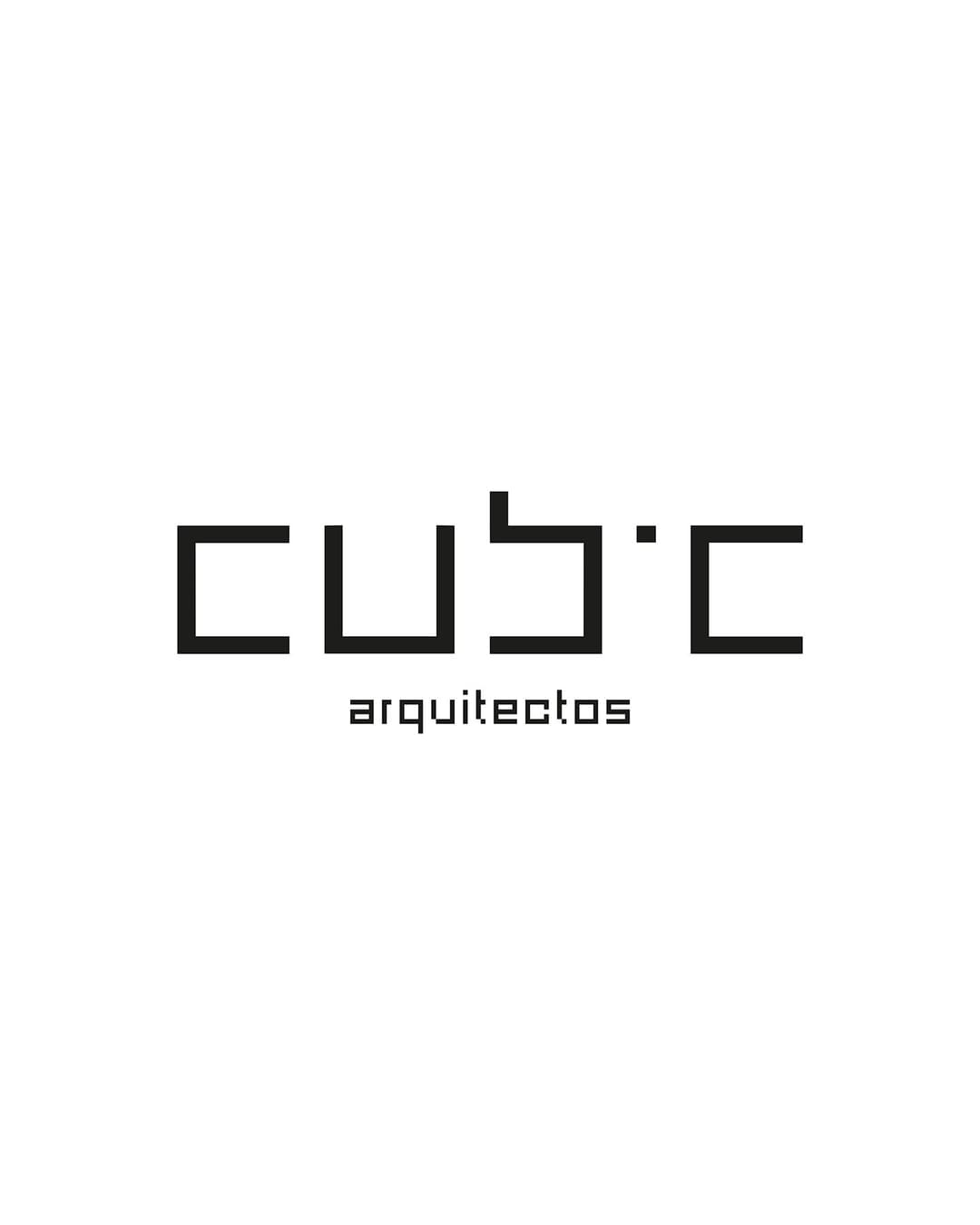 O logótipo da Cubic a preto sobre branco: «cub:c» em traços rectos e, por baixo, «arquitectos».